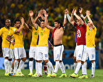 法国球迷赞巴西对阵哥伦比亚精彩过瘾