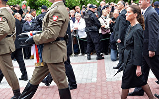 波共领袖雅鲁泽尔斯基国葬引爆风波