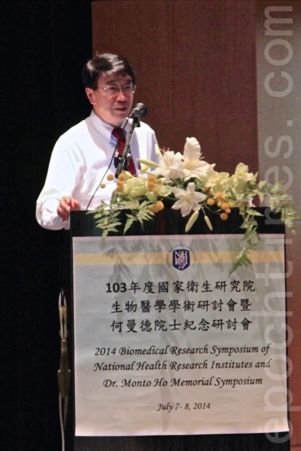 国家卫生研究院院长龚行健致词。(许享富 /大纪元) 国家卫生研究院院长龚行健致词。(许享富 /大纪元)