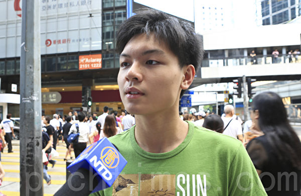 李先生(15岁,国际学校学生)(余钢/大纪元) 李先生(15岁,国际学校学生)(余钢/大纪元)