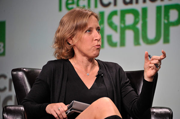 沃西基(Susan Wojcicki)在加入YouTube之前,是负责谷歌广告的资深副总裁,被称为“没听过却是最重要的谷歌人”。(Getty Images for TechCrunch) 沃西基(Susan Wojcicki)在加入YouTube之前,是负责谷歌广告的资深副总裁,被称为“没听过却是最重要的谷歌人”。(Getty Images for TechCrunch)