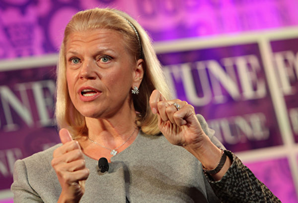 罗密提(Ginni Rometty)是IBM百年经营史上首位女性掌舵者。自2005年起,她连续3年获选《财星》杂志的“50大最有权力的商业女性”。 (Getty Images for FORTUNE) 罗密提(Ginni Rometty)是IBM百年经营史上首位女性掌舵者。自2005年起,她连续3年获选《财星》杂志的“50大最有权力的商业女性”。 (Getty Images for FORTUNE)