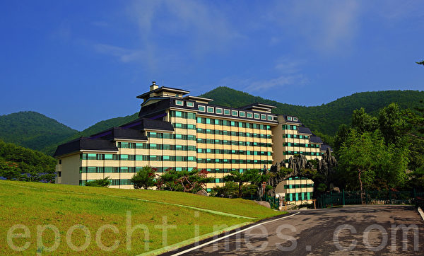 韩国集疗养、休闲、和观光于一身的休假胜地——“东海药疗、温泉疗养城”。(摄影:全宇/大纪元) 韩国集疗养、休闲、和观光于一身的休假胜地——“东海药疗、温泉疗养城”。(摄影:全宇/大纪元)