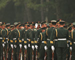 2014年7月14日,公安部前副部長李東生被最高檢察院「立案偵查」,此前的6月30日,李東生剛被開除了黨籍。李東生是江澤民、周永康的心腹。現在周永康已經被軟禁,曾慶紅被關押,抓捕政治局常委級高層前奏已經出現。(圖片來源:Getty images)