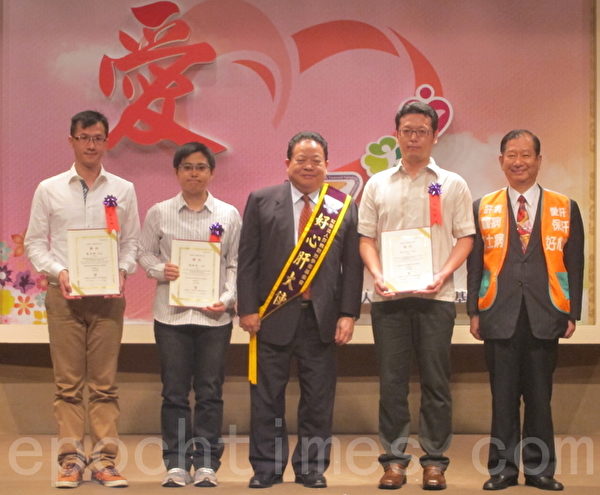 财团法人肝病防治学术基金会9日在台北举行20周年庆,活动中颁发肝病防治研究论文奖给获奖者。(钟元/大纪元) 财团法人肝病防治学术基金会9日在台北举行20周年庆,活动中颁发肝病防治研究论文奖给获奖者。(钟元/大纪元)