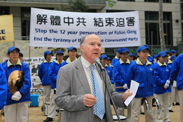 总部在墨尔本的澳洲国家公民委员会(NCC, National Civic Council)主席彼德.维斯特摩尔(Peter Westmore)先生在集会上发言。(摄影:陈明/大纪元) 总部在墨尔本的澳洲国家公民委员会(NCC, National Civic Council)主席彼德.维斯特摩尔(Peter Westmore)先生在集会上发言。(摄影:陈明/大纪元)