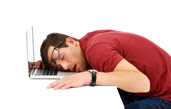 中年男人身上所呈现出来的疲惫和劳累状态,是“亚健康”状态。(fotolia) 中年男人身上所呈现出来的疲惫和劳累状态,是“亚健康”状态。(fotolia)