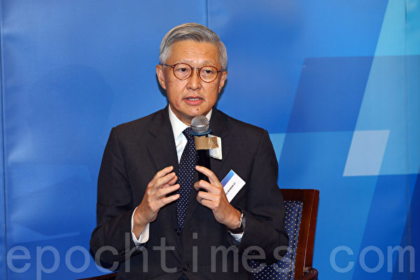 终审法院前首席法官李国能就白皮书首次公开表态,强调法官没有任何主人,司法机关不属于行政当局。(潘在殊/大纪元) 终审法院前首席法官李国能就白皮书首次公开表态,强调法官没有任何主人,司法机关不属于行政当局。(潘在殊/大纪元)