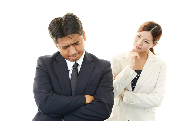 脂肪肝若伴有肝功能损害,会有恶心想吐、厌油、上腹饱胀等不适。(Fotolia) 脂肪肝若伴有肝功能损害,会有恶心想吐、厌油、上腹饱胀等不适。(Fotolia)
