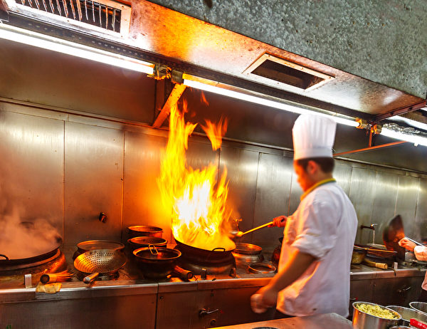 大厨平均年收入为46,620美元,排名“高名声低薪资的职务”第3名。(fotolia) 大厨平均年收入为46,620美元,排名“高名声低薪资的职务”第3名。(fotolia)