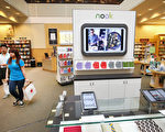 谷歌宣布将联手美国巴诺连锁书店(Barnes & Noble)合推图书当日送服务,此举明显是为与亚马逊的类似服务相杭衡。图为巴诺书店 (Scott Olson/Getty Images)