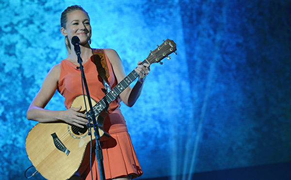 美國唱作人珠兒(Rick Diamond/Getty Images) 美國唱作人珠兒(Rick Diamond/Getty Images)