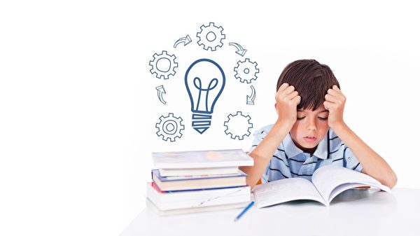 学生经过暑假的长时间玩电动,开学看到书本会觉得枯燥头痛。(Fotolia) 学生经过暑假的长时间玩电动,开学看到书本会觉得枯燥头痛。幸运飞艇人工计划(Fotolia)