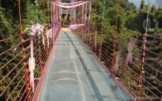 信義玻璃橋揭幕   下周試營運