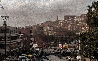 數十億蝗蟲侵襲 馬達加斯加昏天暗地