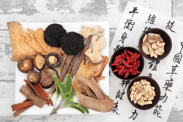 养肾补肾除了养生穴位按摩外,还可以借助药补食疗来加强。(Fotolia) 养肾补肾除了养生穴位按摩外,还可以借助药补食疗来加强。(Fotolia)