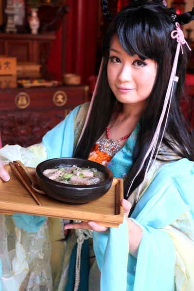 文昌祠貼心準備免費「米粉芋」,祝福遊客有「好頭路」。(傳藝中心 提供) 文昌祠貼心準備免費「米粉芋」,祝福遊客有「好頭路」。(傳藝中心 提供)