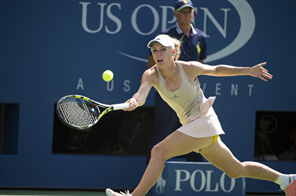 (9月5日)前世界第一、丹麦选手沃兹尼亚奇(Caroline Wozniacki)在美国网球公开赛女单半决赛与中国选手彭帅对阵。(戴兵/大纪元) (9月5日)前世界第一、丹麦选手沃兹尼亚奇(Caroline Wozniacki)在美国网球公开赛女单半决赛与中国选手彭帅对阵。(戴兵/大纪元)