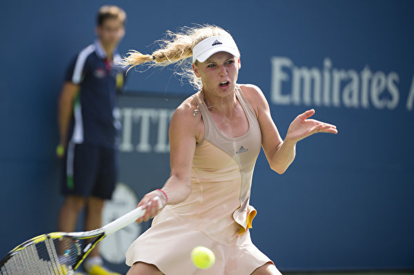 9月5日,前世界第一、丹麦选手沃兹尼亚奇(Caroline Wozniacki)在美国网球公开赛女单半决赛与中国选手彭帅对阵。(戴兵/大纪元) 9月5日,前世界第一、丹麦选手沃兹尼亚奇(Caroline Wozniacki)在美国网球公开赛女单半决赛与中国选手彭帅对阵。(戴兵/大纪元)