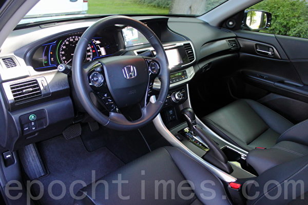 2014 Honda Accord Hybrid。(摄影:李奥/大纪元) 2014 Honda Accord Hybrid。(摄影:李奥/大纪元)