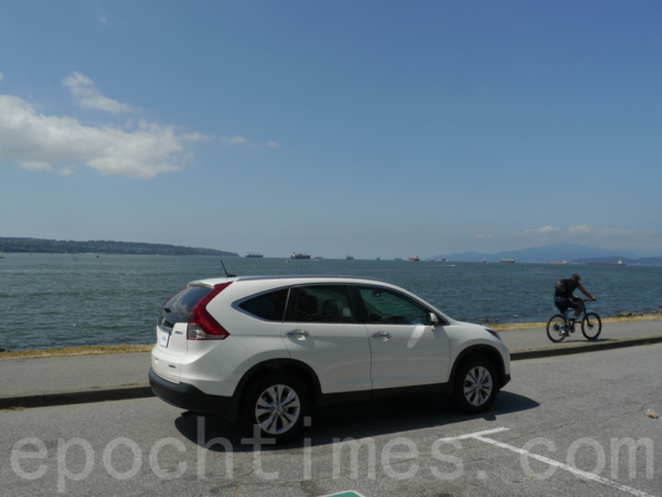 2014 Honda CR-V Touring。(摄影:夏又容/大纪元) 2014 Honda CR-V Touring。(摄影:夏又容/大纪元)