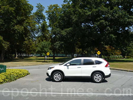 2014 Honda CR-V Touring。(摄影:夏又容/大纪元)