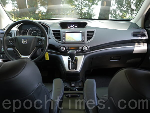 2014 Honda CR-V Touring。(摄影:夏又容/大纪元) 2014 Honda CR-V Touring。(摄影:夏又容/大纪元)