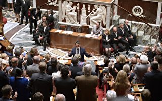 法国新政府通过议会信任投票 免遭解散