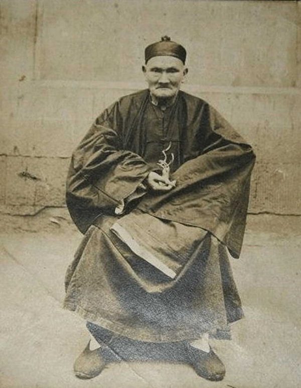 李清云,1927年摄于四川杨森将军家。(维基百科公共领域) 李清云,1927年摄于四川杨森将军家。(维基百科公共领域)