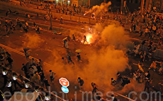 組圖：香港佔中現場 催淚彈在身邊爆炸