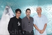 西班牙PRONOVIAS時尚集團台灣經理楊子玄〈中〉,東北西南設計總監宋修德〈右〉。愛度總監卞世瑋〈左〉。(陳柏年/大紀元) 西班牙PRONOVIAS時尚集團台灣經理楊子玄〈中〉,東北西南設計總監宋修德〈右〉。愛度總監卞世瑋〈左〉。(陳柏年/大紀元)