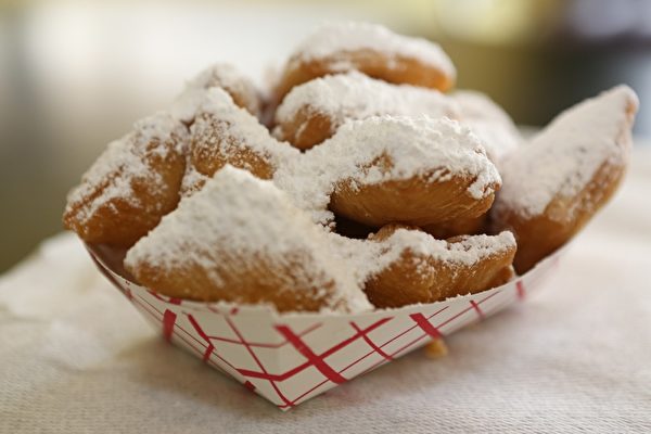 酥软可口的法式小甜点。(Beignets)(李莎/大纪元) 酥软可口的法式小甜点。(Beignets)(李莎/大纪元)