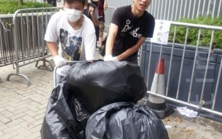港学生公民质素感动市民 自发送物资声援抗争