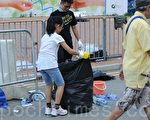 香港学生的和平理性震惊了全世界,被评为“最有礼貌的示威者”。(大纪元)