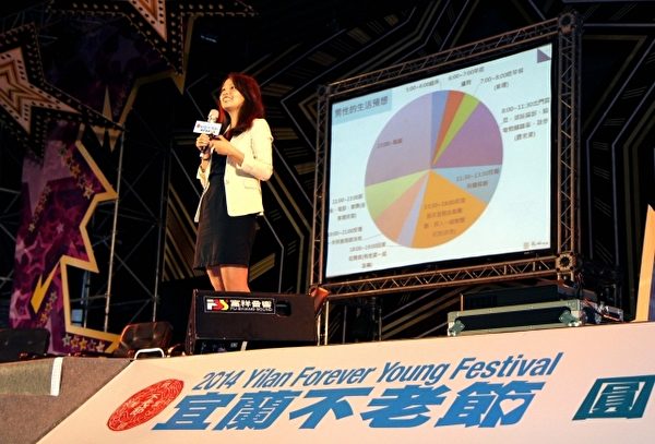 不老回甘論壇-講師李竺姮分享情形。(宜蘭縣政府提供) 不老回甘論壇-講師李竺姮分享情形。(宜蘭縣政府提供)
