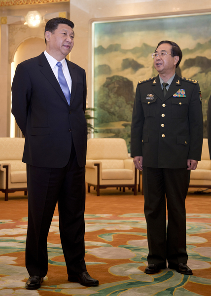 國家青年奧運會開幕式上,習近平把中央軍委委員、總參謀長房峰輝(右)帶在身邊,顯示不同尋常的訊息。(AFP) 國家青年奧運會開幕式上,習近平把中央軍委委員、總參謀長房峰輝(右)帶在身邊,顯示不同尋常的訊息。(AFP)