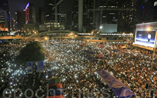 無懼清場 大批香港學生特首辦外續抗爭