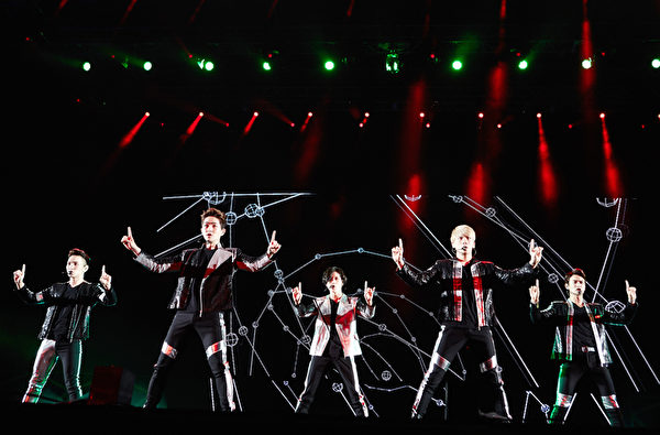SHINee10月4日出席东京SM家族演唱会。(环球音乐提供) SHINee10月4日出席东京SM家族演唱会。(环球音乐提供)