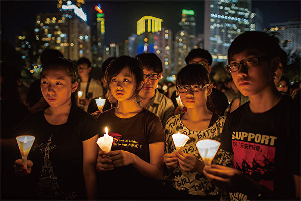 除非迫不得已,中共四中全会一般都在9月召开,只有1989年因“六四”屠城事件提前召开。图为香港纪念“六四”事件会场。(AFP) 除非迫不得已,中共四中全会一般都在9月召开,只有1989年因“六四”屠城事件提前召开。图为香港纪念“六四”事件会场。(AFP)