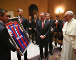 德國拜仁球隊拜見教皇 捐贈100萬歐元