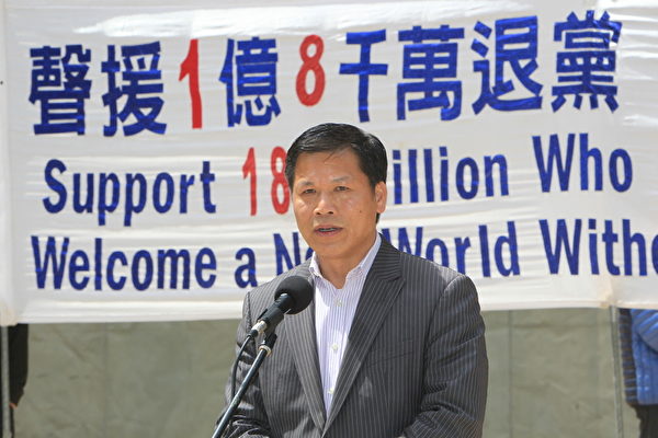 2014年10月26日,墨尔本市中心城市广场举办声援一亿八千万退党活动。(陈明/大纪元) 2014年10月26日,墨尔本市中心城市广场举办声援一亿八千万退党活动。(陈明/大纪元)