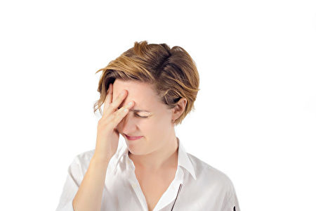 賴床帶來的暈眩、不清醒的感受,會影響我們高達2~4個小時。(Fotolia)