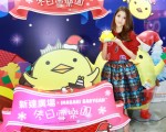 吳千語獲大會贈蛋糕補祝生日。(宋祥龍/大紀元)