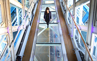 组图：挑战胆识 伦敦塔桥开放玻璃步道