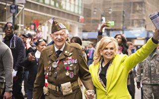 組圖：紐約2.5萬人大遊行紀念退伍軍人節