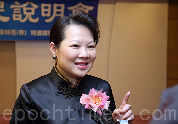 韓國首期「中國人投資移民說明會」,11月15日在位於首爾的「皇家酒店」舉辦。「正宇環球地產顧問有限公司」總經理黃許多娜介紹韓國投資移民的優勢。(全宇/大紀元) 韓國首期「中國人投資移民說明會」,11月15日在位於首爾的「皇家酒店」舉辦。「正宇環球地產顧問有限公司」總經理黃許多娜介紹韓國投資移民的優勢。(全宇/大紀元)