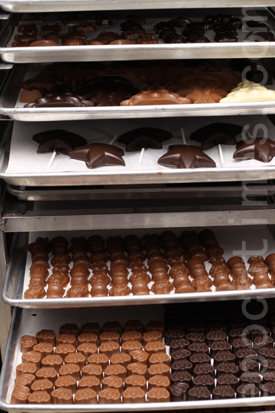 “Kron Chocolatier”出品的巧克力全部由手工制作。（张学慧/大纪元） 