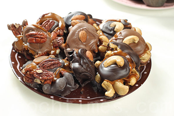 坚果焦糖巧克力（Nuts caramel Turtles）（张学慧/大纪元）