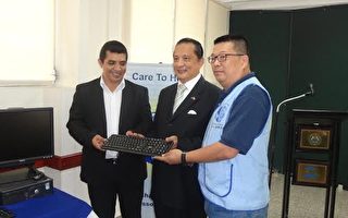 中华民国赠萨国学童电脑设备