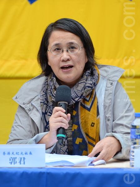 《九评共产党》发表十周年之际,香港法轮功学员举行盛大的声援退党集会游行。图为大纪元香港社长郭君于集会中发言。(宋祥龙/大纪元) 《九评共产党》发表十周年之际,香港法轮功学员举行盛大的声援退党集会游行。图为大纪元香港社长郭君于集会中发言。(宋祥龙/大纪元)
